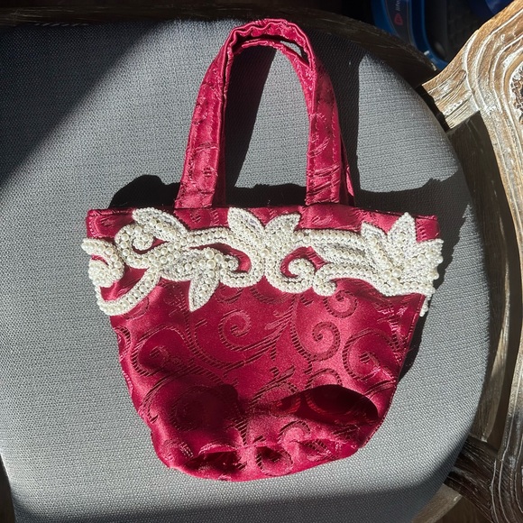 Vintage pearl embellished red bucket bag - Picture 3 of 7